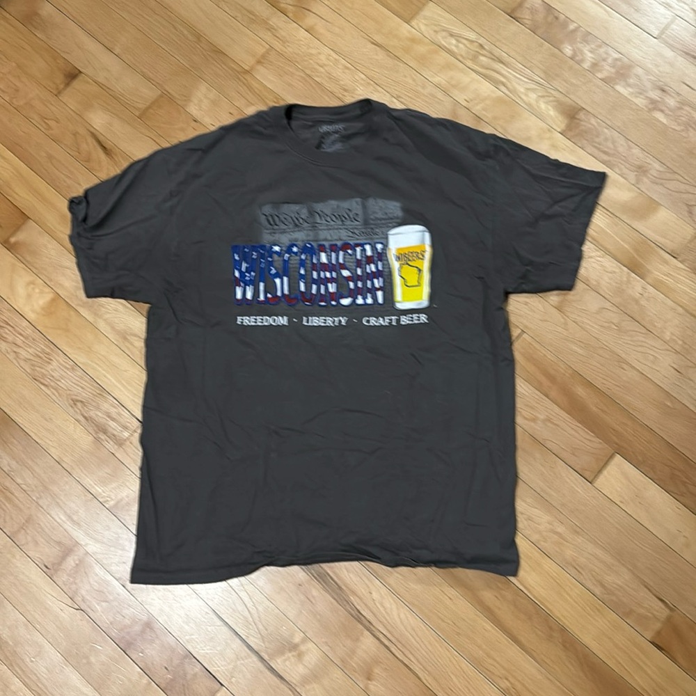 Men’s Wisconsin graphic tshirt